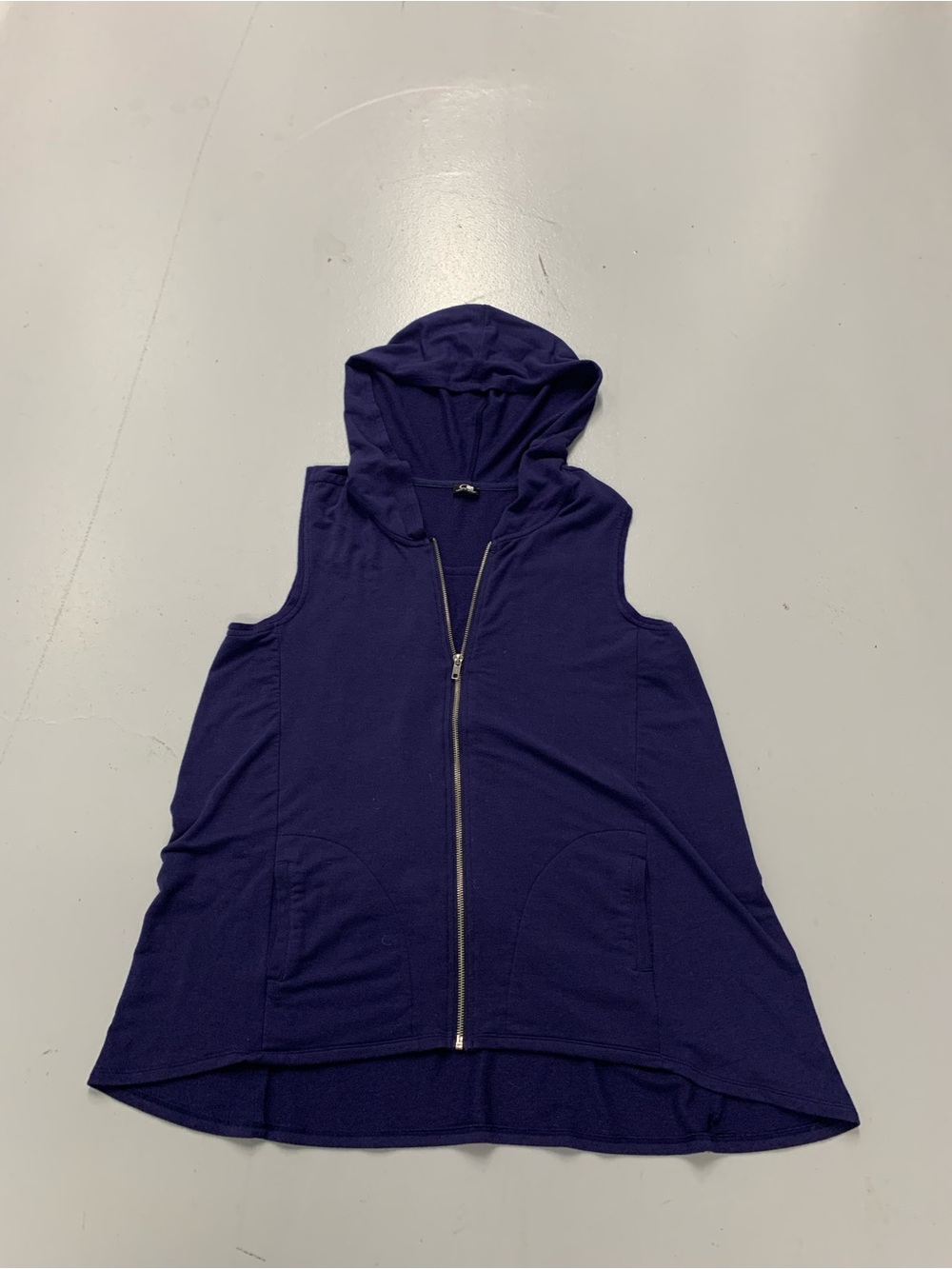 Cable & Gauge Purple Sleeveless Zip Hoodie
Vest - Size L/XL